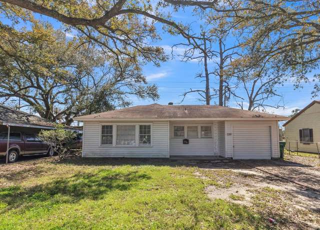 Property at 2203 Norwood Dr, Orange, TX 77630, 3 beds, 1 bath