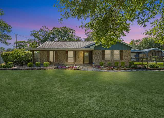 Property at 406 County Road 612, Dayton, TX 77535, 3 beds, 2 baths