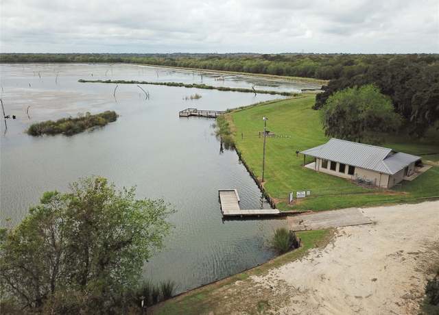 Property at 419 Rodeo Trl, Angleton, TX 77515