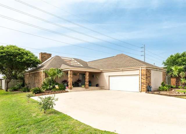 Property at 29 Quintana Dr, Galveston, TX 77554, 3 beds, 2 baths