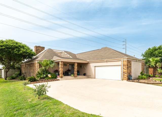 Property at 29 Quintana Dr, Galveston, TX 77554, 3 beds, 2 baths