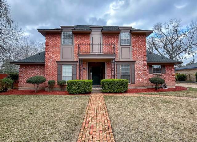 Property at 129 White Oak Dr, Lake Jackson, TX 77566, 5 beds, 3.5 baths