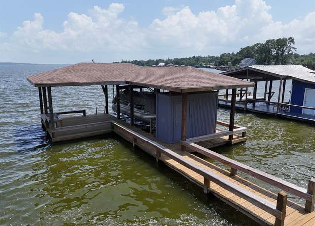 Property at 320 Lakefront Dr, Onalaska, TX 77360, 3 beds, 2 baths