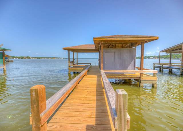 Property at 320 Lakefront Dr, Onalaska, TX 77360, 3 beds, 2 baths
