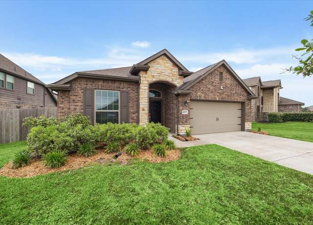 Property at 4323 Oakdale Mist Dr, Dickinson, TX 77539, 3 beds, 2 baths