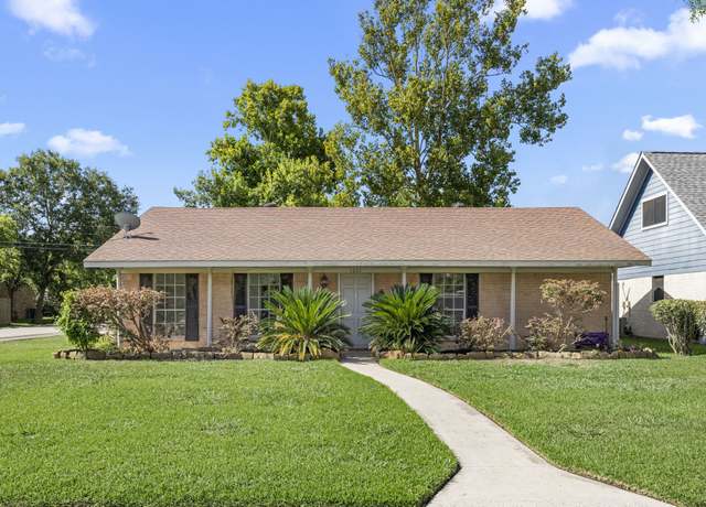 Property at 1801 Bimini Way, Seabrook, TX 77586, 4 beds, 2 baths