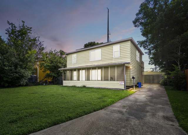 Property at 613 13th St N, Texas City, TX 77590, 4 beds, 2 baths