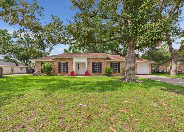 Property at 244 Narcissus St, Lake Jackson, TX 77566, 4 beds, 2 baths