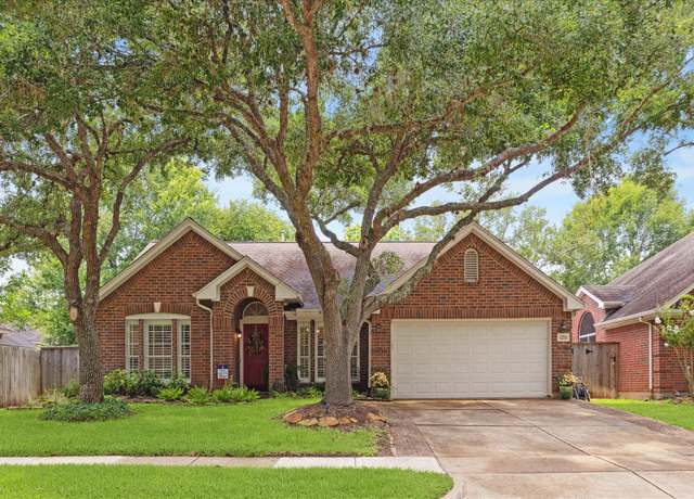 Property at 1211 Wood Haven Ct, Sugar Land, TX 77479, 3 beds, 2 baths