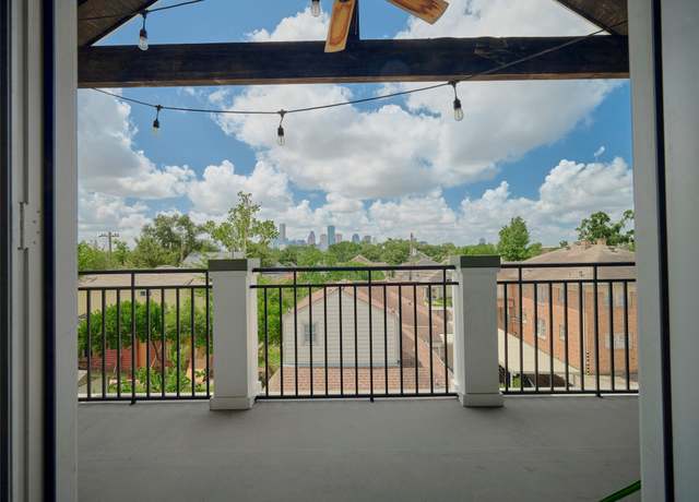 Property at 228 E Woodland St, Houston, TX 77009, 3 beds, 3.5 baths
