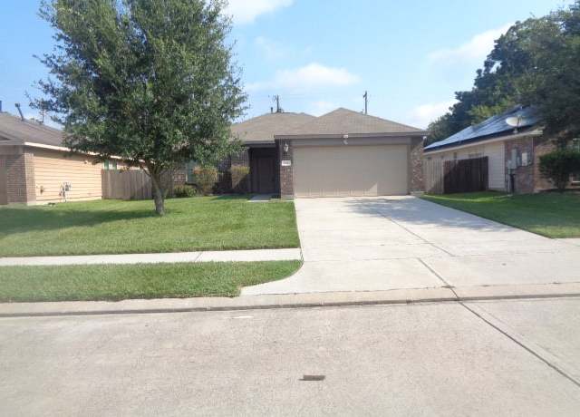 Property at 7906 Big Oak Dr, Texas City, TX 77591, 4 beds, 2 baths