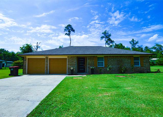Property at 154 Wood Manor Ln, Sour Lake, TX 77659, 3 beds, 2 baths