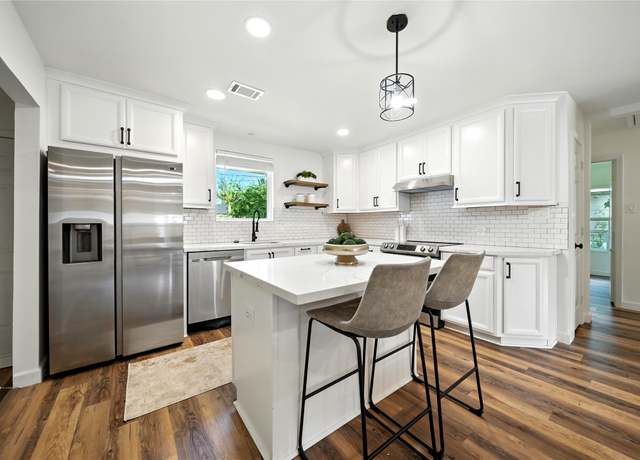 Property at 1610 Antoine Dr, Houston, TX 77055, 3 beds, 2.5 baths