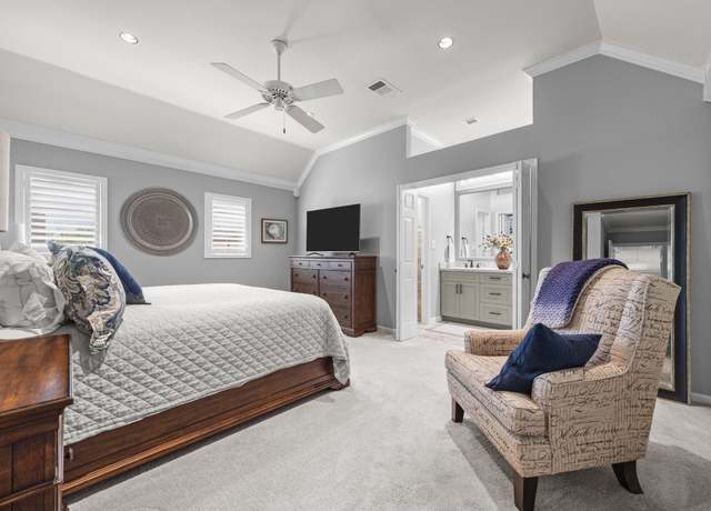 Property at 2113 Potomac Dr Unit D, Houston, TX 77057, 2 beds, 2.5 baths