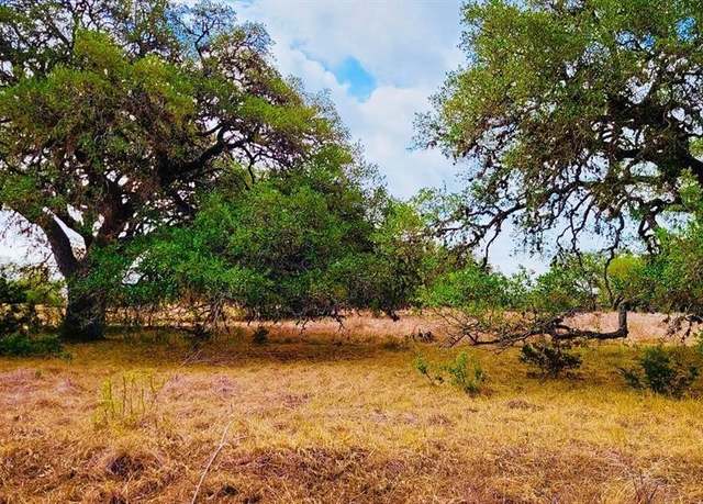 Property at 530 Buckskin Trl, Bandera, TX 78003