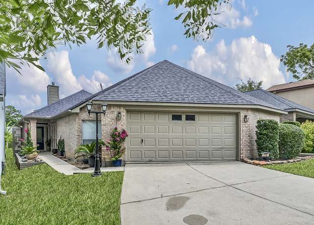 Property at 119 Fairway View Ln, Conroe, TX 77356, 3 beds, 2 baths