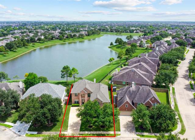 Property at 13508 Sweet Wind Ct, Pearland, TX 77584, 4 beds, 3.5 baths