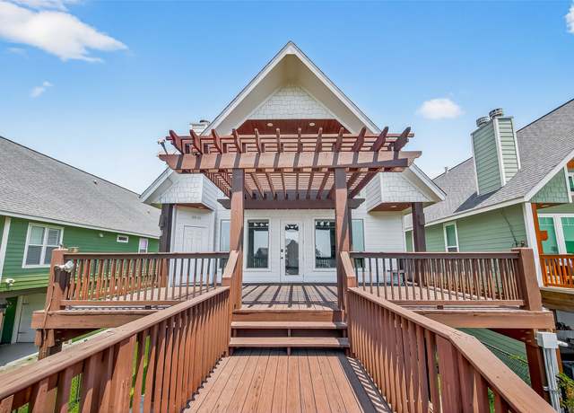 Property at 225 S Front St, Freeport, TX 77541, 3 beds, 4 baths