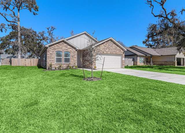 Property at 212 Forest Park Dr, West Columbia, TX 77486, 4 beds, 2 baths