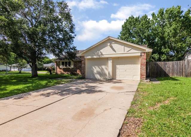 Property at 501 Point Clear Dr, Friendswood, TX 77546, 4 beds, 2 baths