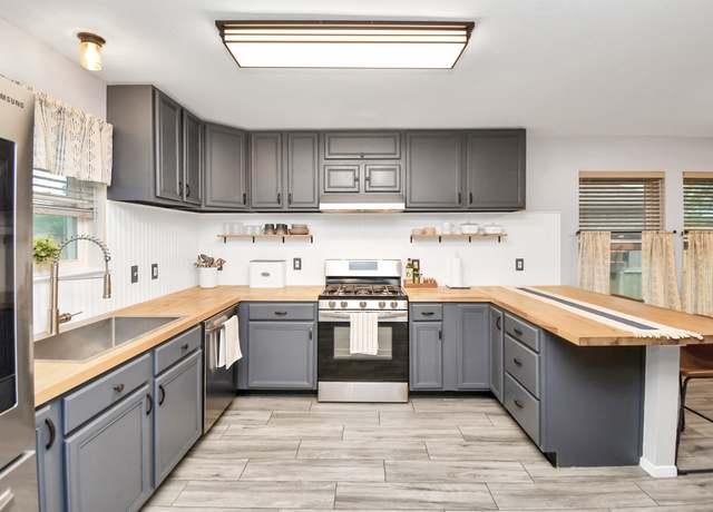 Property at 154 Green Isle Ave, Dickinson, TX 77539, 3 beds, 2 baths