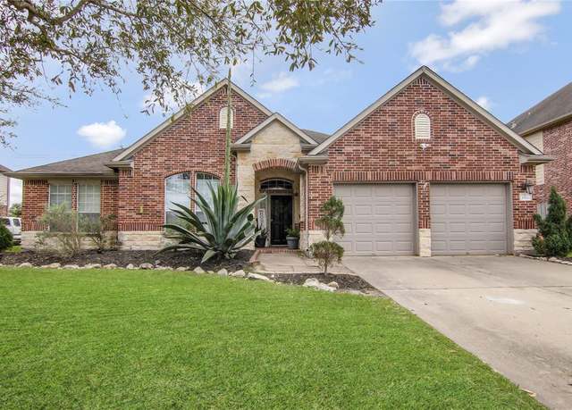 Property at 3014 Brahman Dr, Manvel, TX 77578, 4 beds, 3.5 baths