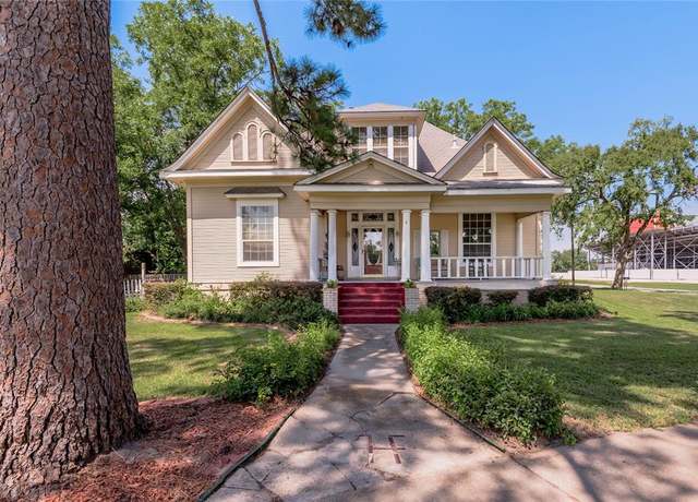 Property at 378 W 4th St, Groveton, TX 75845, 4 beds, 3.5 baths