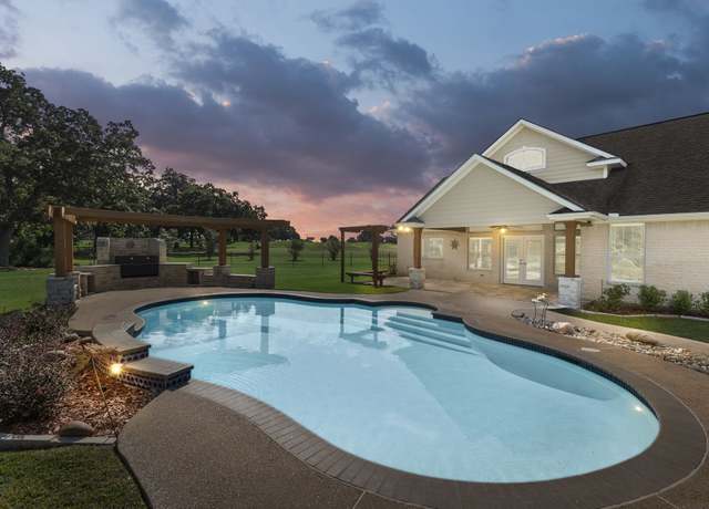 Property at 416 Legendary Oaks Blvd, Hempstead, TX 77445, 3 beds, 3 baths