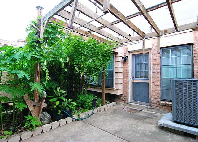 Property at 7040 Jetty Ln, Houston, TX 77072, 3 beds, 2.5 baths