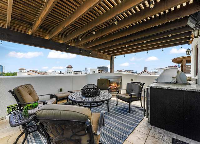 Property at 303 Calle Sevilla Pl, Houston, TX 77007, 3 beds, 2.5 baths