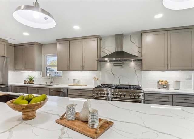 Property at 18602 Carriage Ct, Houston, TX 77058, 4 beds, 4.5 baths