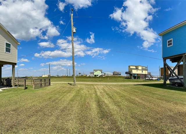 Property at 118 Nesmith Pl, Surfside Beach, TX 77541
