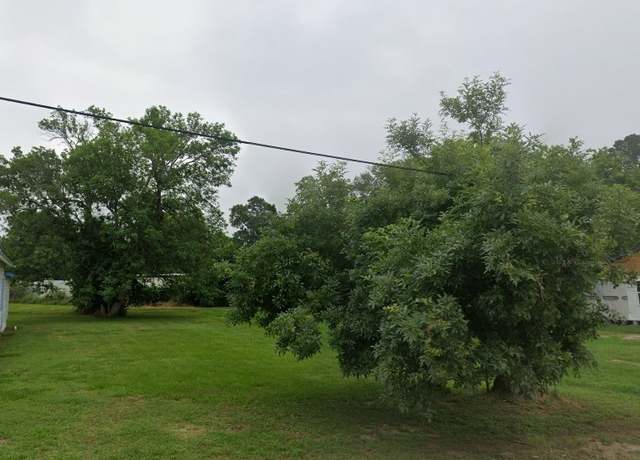 Property at 303 Palacios St, El Campo, TX 77437
