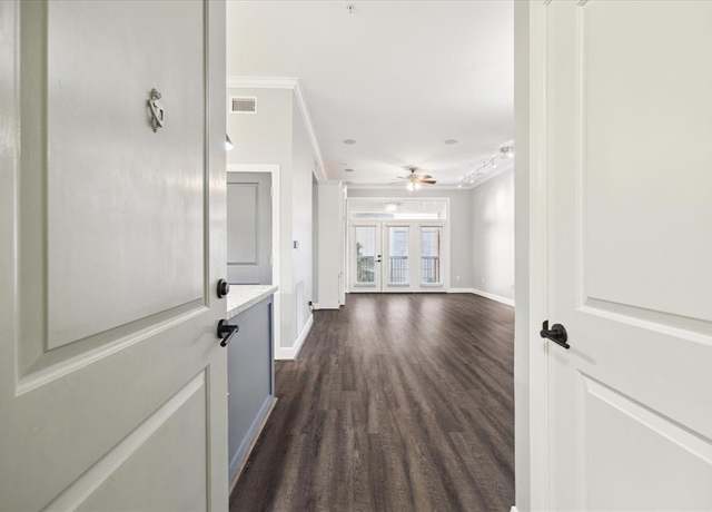 Property at 300 St Joseph Pkwy #119, Houston, TX 77002, 2 beds, 2 baths