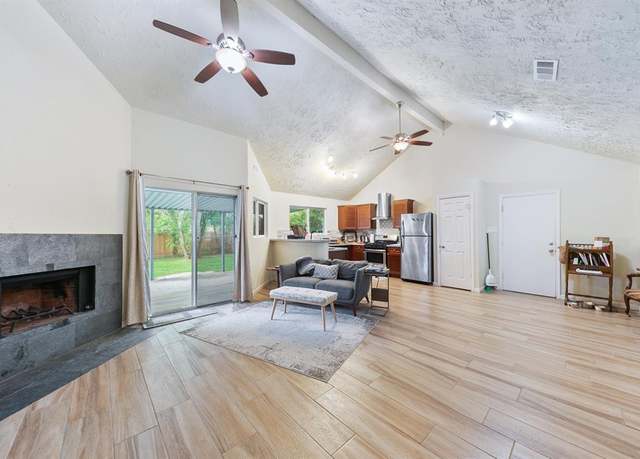 Property at 3102 S Peach Hollow Cir, Pearland, TX 77584, 2 beds, 1 bath