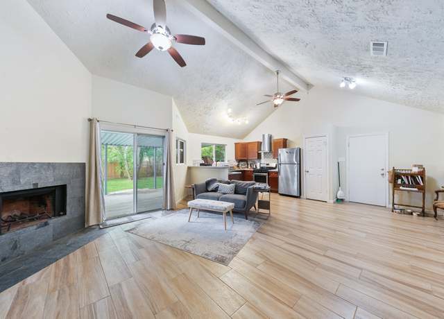 Property at 3102 S Peach Hollow Cir, Pearland, TX 77584, 2 beds, 1 bath