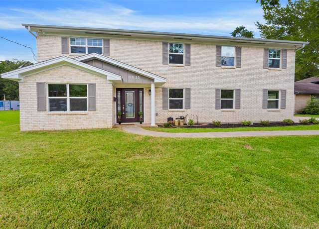 Property at 1325 Oak Hollow Dr, Dickinson, TX 77539, 3 beds, 2.5 baths