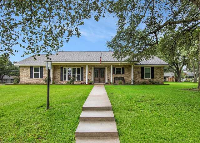 Property at 1906 12th St, Hempstead, TX 77445, 3 beds, 2 baths