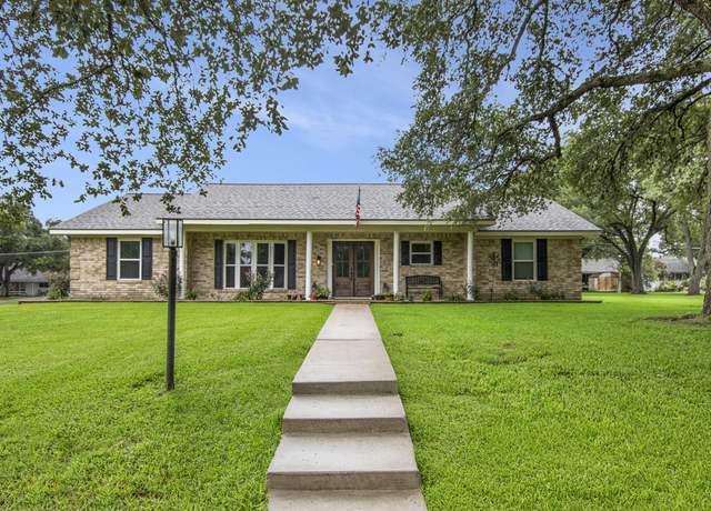 Property at 1906 12th St, Hempstead, TX 77445, 3 beds, 2 baths