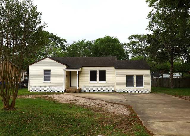 Property at 617 Hurst St, Angleton, TX 77515, 3 beds, 1 bath