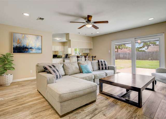 Property at 5522 Duxbury St, Houston, TX 77035, 3 beds, 2 baths