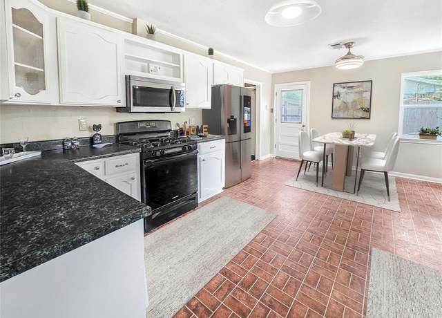 Property at 723 Pas Trl, Houston, TX 77336, 3 beds, 2 baths