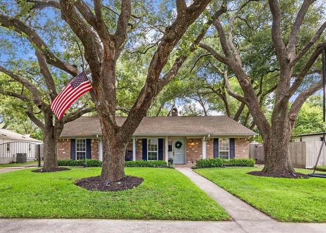 Property at 10714 Piping Rock Ln, Houston, TX 77042, 3 beds, 2.5 baths