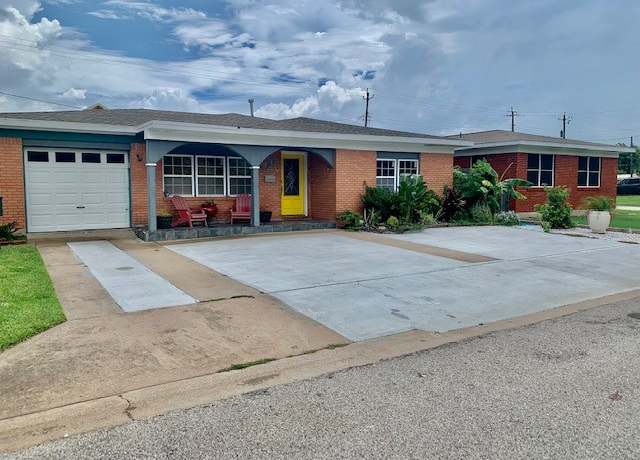 Property at 1114 Bayou Cir, Galveston, TX 77551, 3 beds, 2 baths