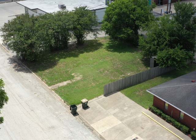 Property at 211 4th St, Sealy, TX 77474