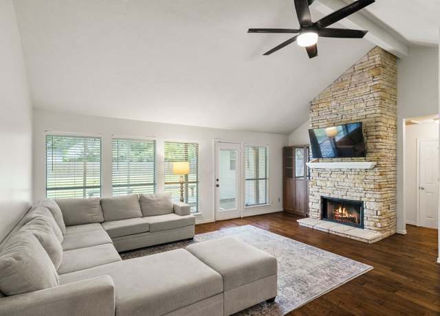 Property at 914 Garrett Dr, Magnolia, TX 77354, 3 beds, 2 baths