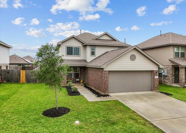 Property at 121 Cullen St, Angleton, TX 77515, 4 beds, 2.5 baths