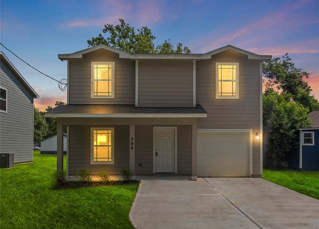 Property at 304 N Orange St, Sweeny, TX 77480, 4 beds, 2.5 baths