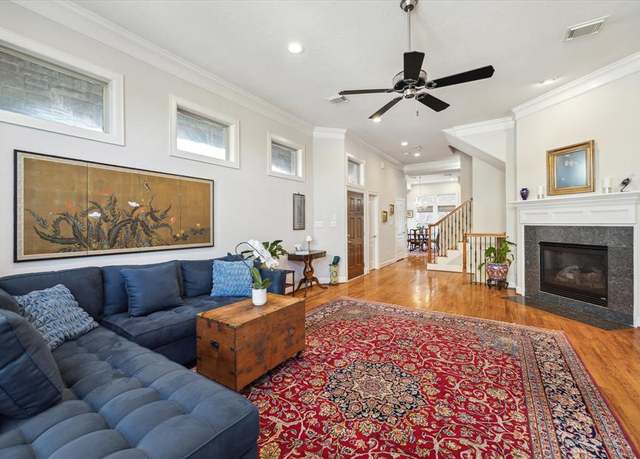Property at 5768 Sugar Hill Dr, Houston, TX 77057, 3 beds, 3.5 baths