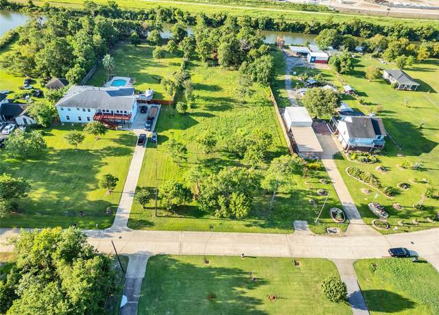 Property at 1005 S Country Club Dr, Shoreacres, TX 77571